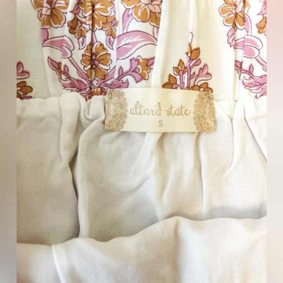 NWT!! Altar'd State Mini Skirt Women's Floral Ruffle Hem
Elastic Waist Small - Picture 3 of 4